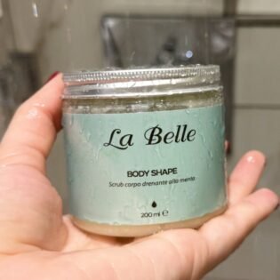 Scrub corpo ai sali marini